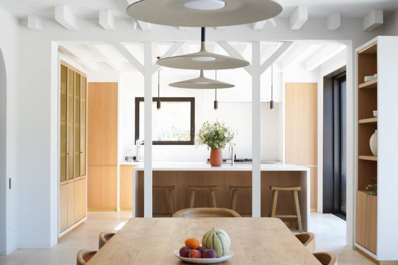 cuisine sur mesure en chêne naturel villa Meyreuil aix en provence