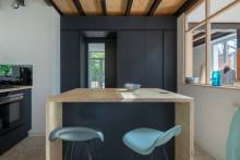 Notre zone d'activité pour ce service Artisan ébéniste pour la conception et fabrication de portes dérobées en bois sur-mesure pour salons à